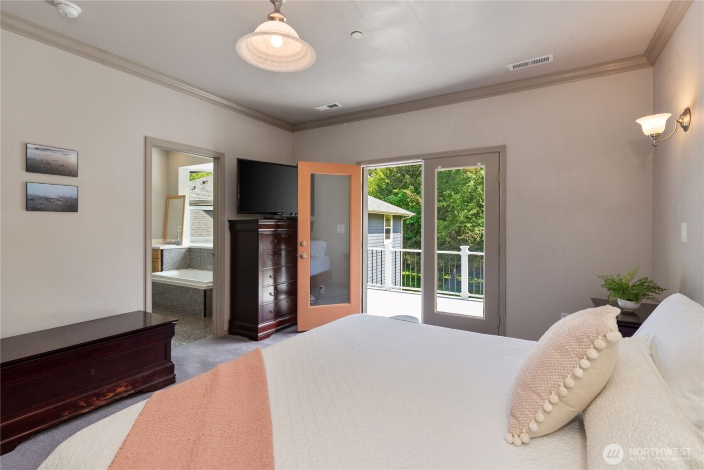 323 E Alderwood Road , Belfair, WA 98528