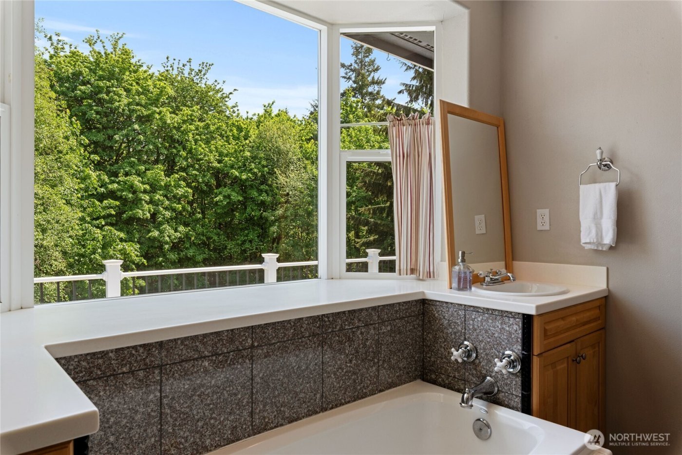 323 E Alderwood Road , Belfair, WA 98528