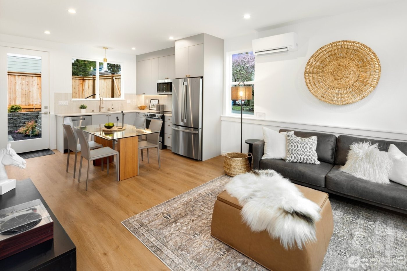 8841 Earl Avenue NW, Seattle, WA 98117