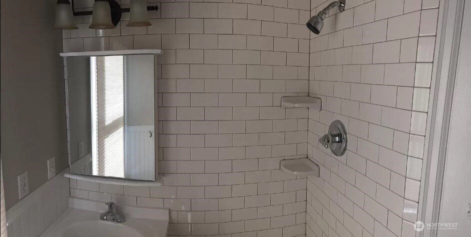 1012 N I Street , Tacoma, WA 98403