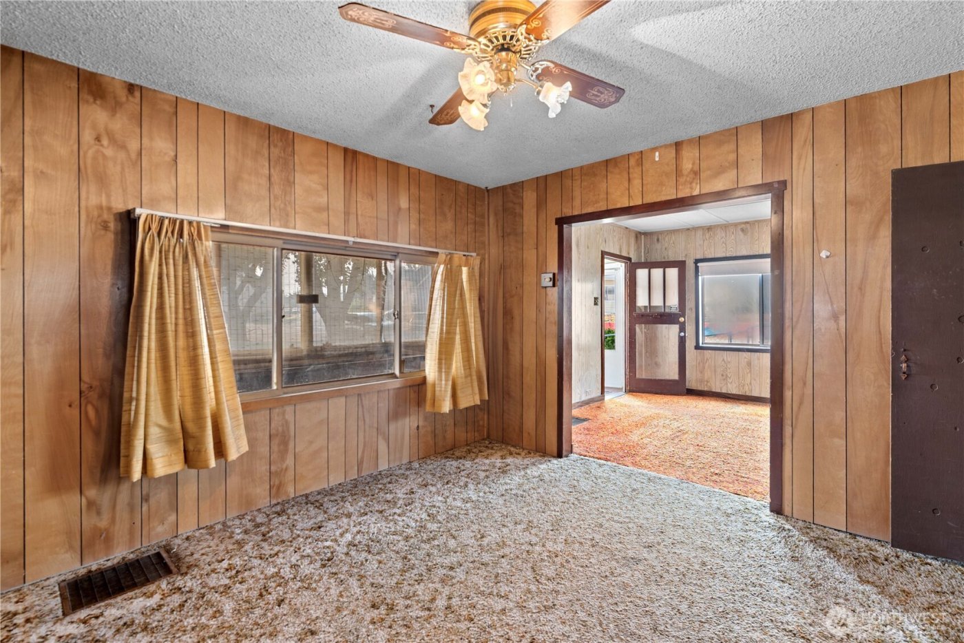 415 Walker St , Wenatchee, WA 98801