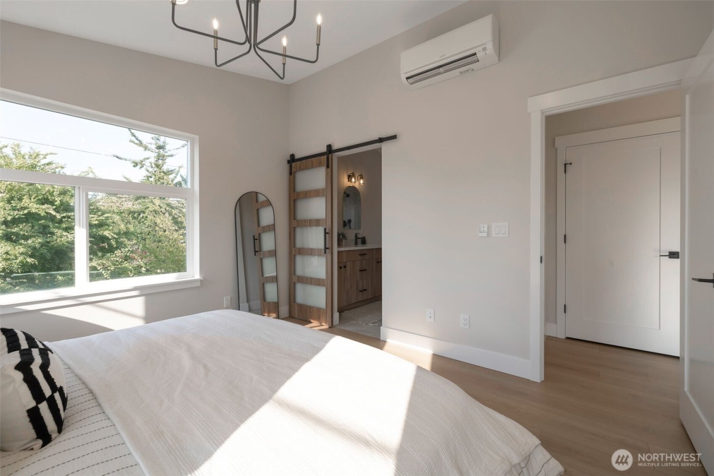 1605 SW Kenyon Street , Seattle, WA 98106