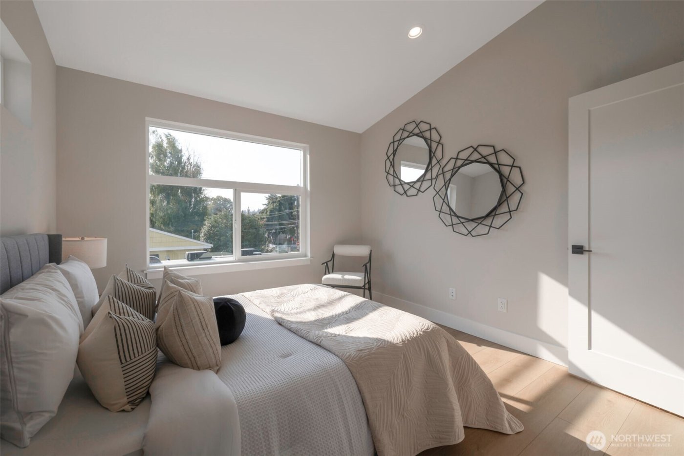 1605 SW Kenyon Street , Seattle, WA 98106