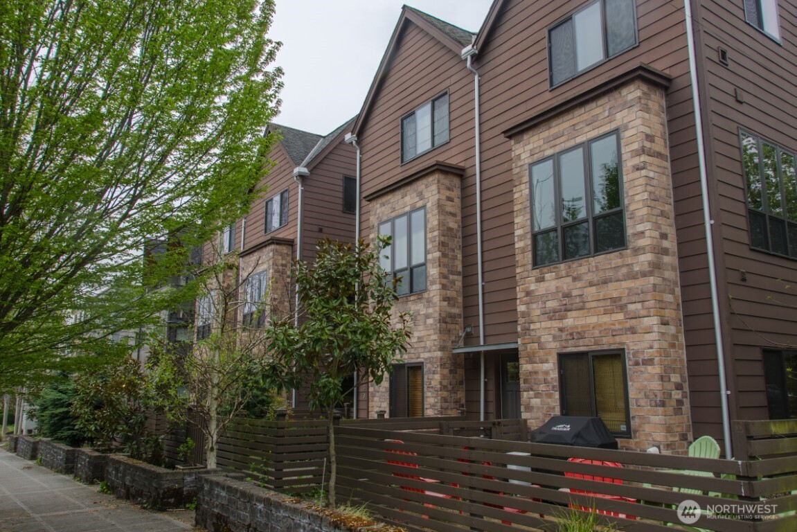 7937 Densmore Avenue N, Seattle, WA 98103