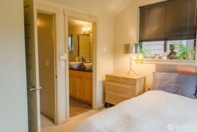 7937 Densmore Avenue N, Seattle, WA 98103 - Photo 19