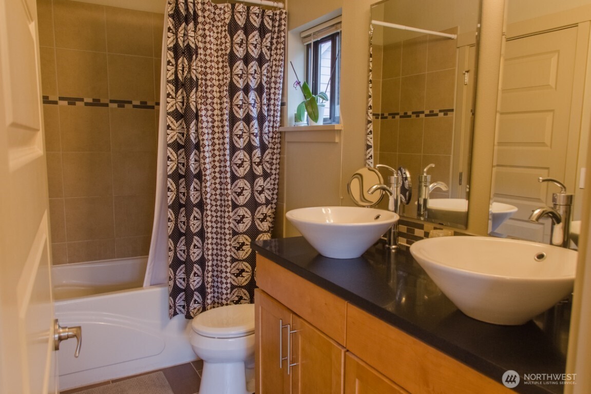 7937 Densmore Avenue N, Seattle, WA 98103