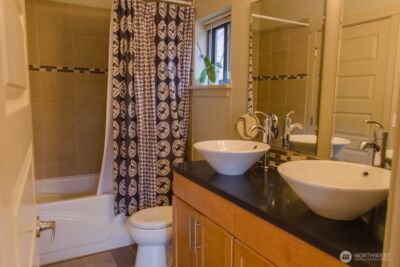 7937 Densmore Avenue N, Seattle, WA 98103 - Photo 20