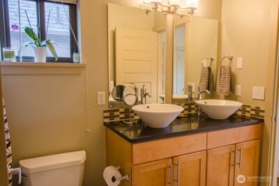 7937 Densmore Avenue N, Seattle, WA 98103 - Photo 21