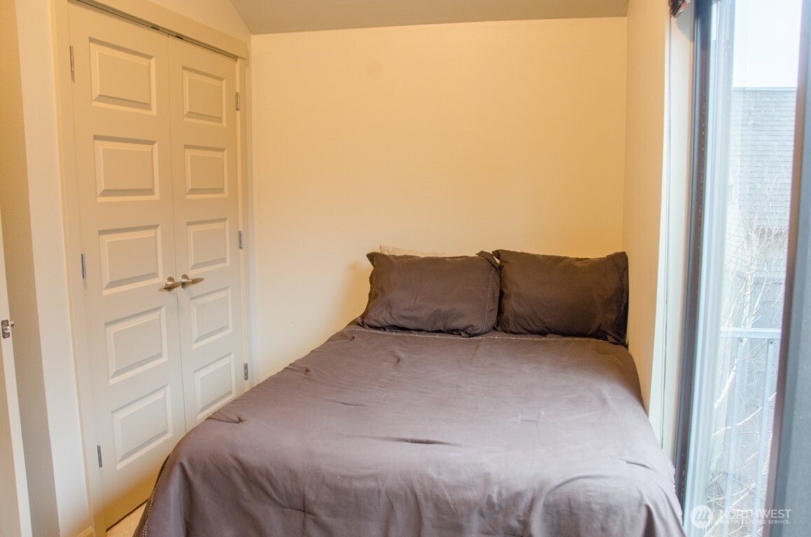 7937 Densmore Avenue N, Seattle, WA 98103