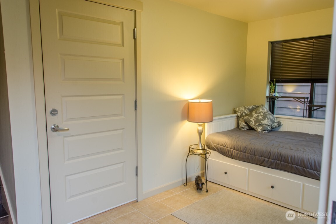 7937 Densmore Avenue N, Seattle, WA 98103