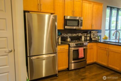 7937 Densmore Avenue N, Seattle, WA 98103 - Photo 8