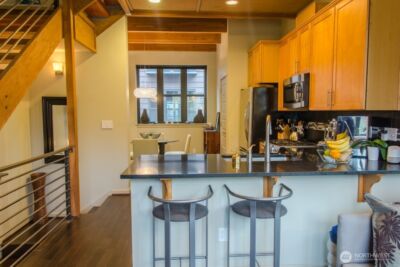 7937 Densmore Avenue N, Seattle, WA 98103 - Photo 10