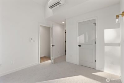 10748 Interlake Avenue N, Seattle, WA 98133 - Photo 14