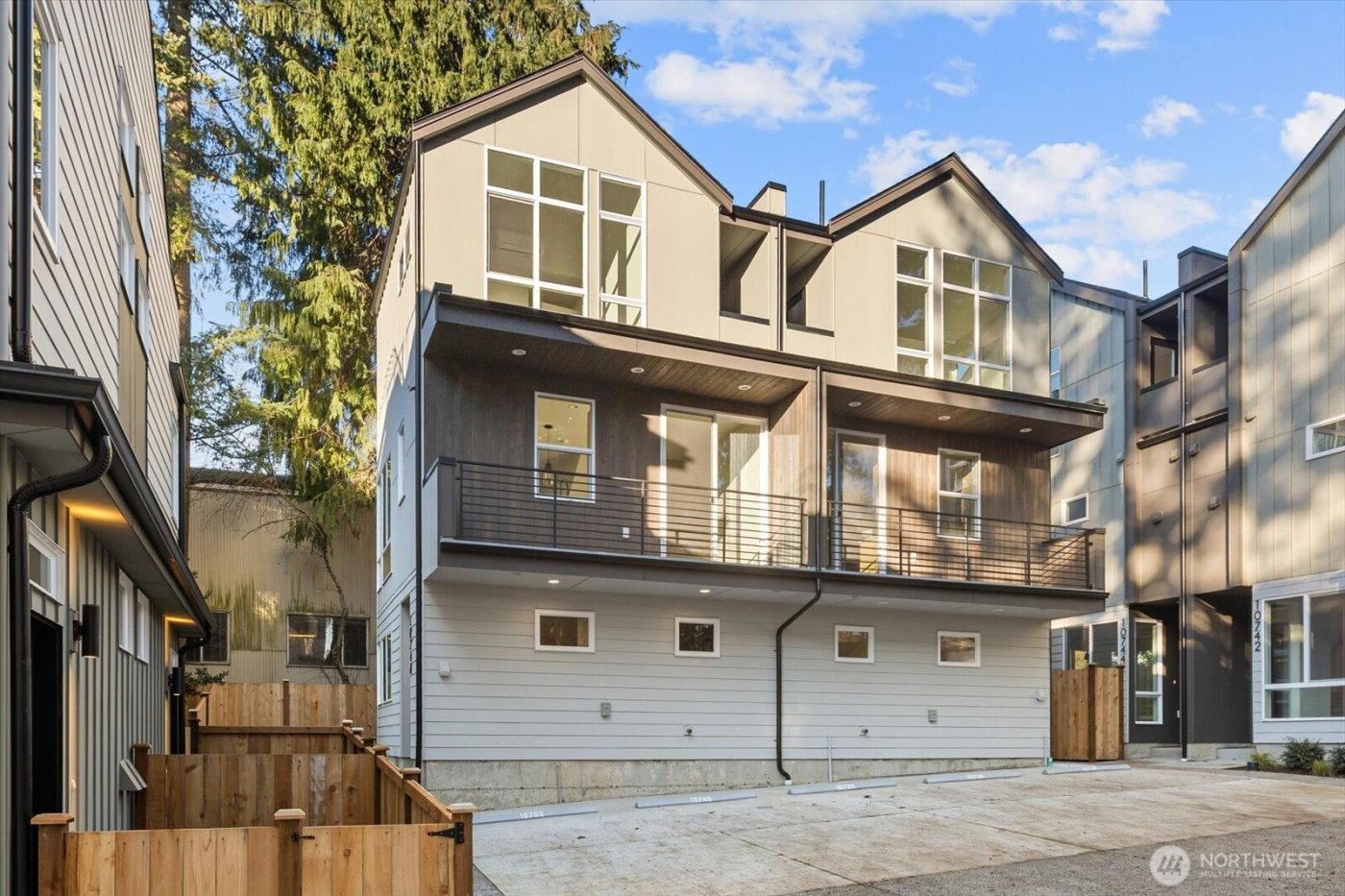 10748 Interlake Avenue N, Seattle, WA 98133