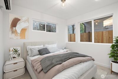 10748 Interlake Avenue N, Seattle, WA 98133 - Photo 3