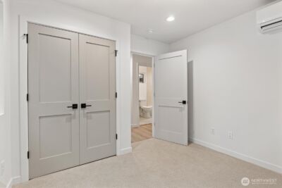 10748 Interlake Avenue N, Seattle, WA 98133 - Photo 4