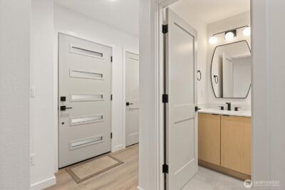 10748 Interlake Avenue N, Seattle, WA 98133 - Photo 5