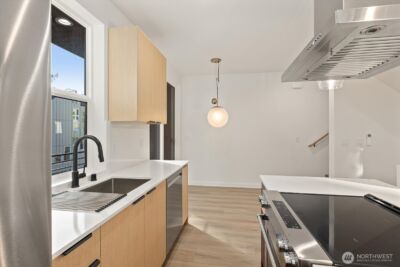 10748 Interlake Avenue N, Seattle, WA 98133 - Photo 11