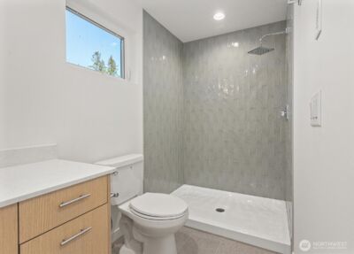 10748 Interlake Avenue N, Seattle, WA 98133 - Photo 16