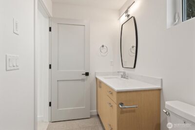 10748 Interlake Avenue N, Seattle, WA 98133 - Photo 17