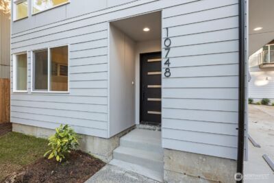 10748 Interlake Avenue N, Seattle, WA 98133 - Photo 2