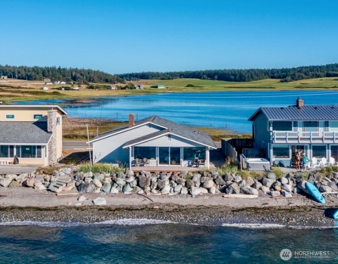 2625 W Beach Road , Oak Harbor, WA 98277-8866
