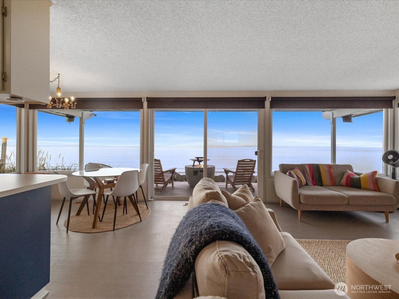 2625 W Beach Road , Oak Harbor, WA 98277-8866