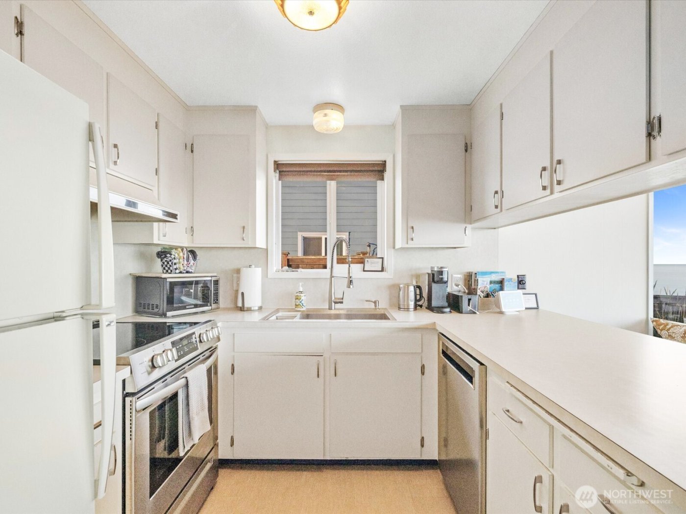 2625 W Beach Road , Oak Harbor, WA 98277-8866