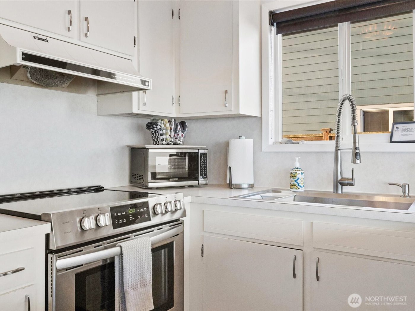 2625 W Beach Road , Oak Harbor, WA 98277-8866