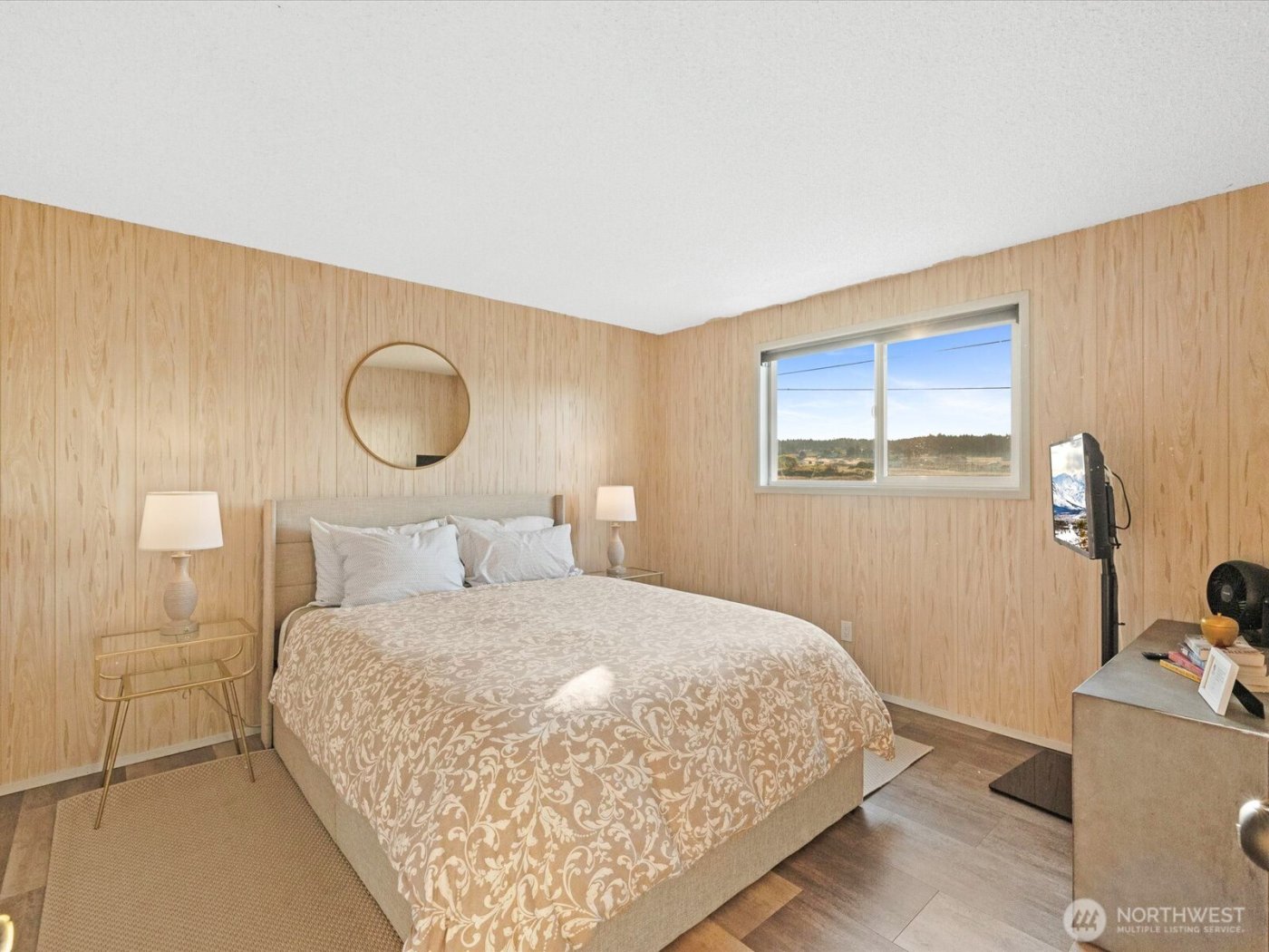 2625 W Beach Road , Oak Harbor, WA 98277-8866