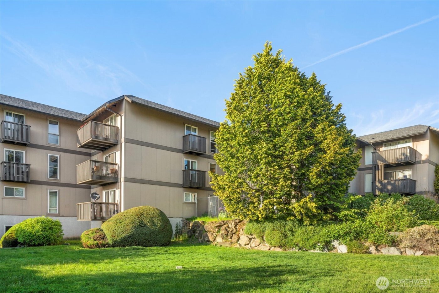 1425 S Puget Drive #213, Renton, WA 98055