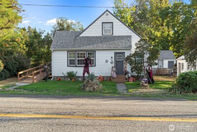 115 W 2nd Street , Waitsburg, WA 99361