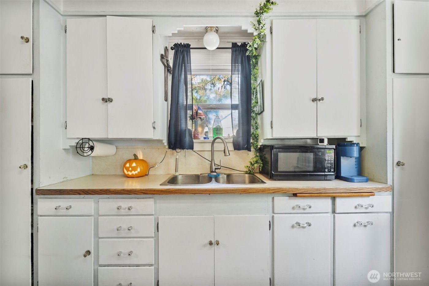 115 W 2nd Street , Waitsburg, WA 99361