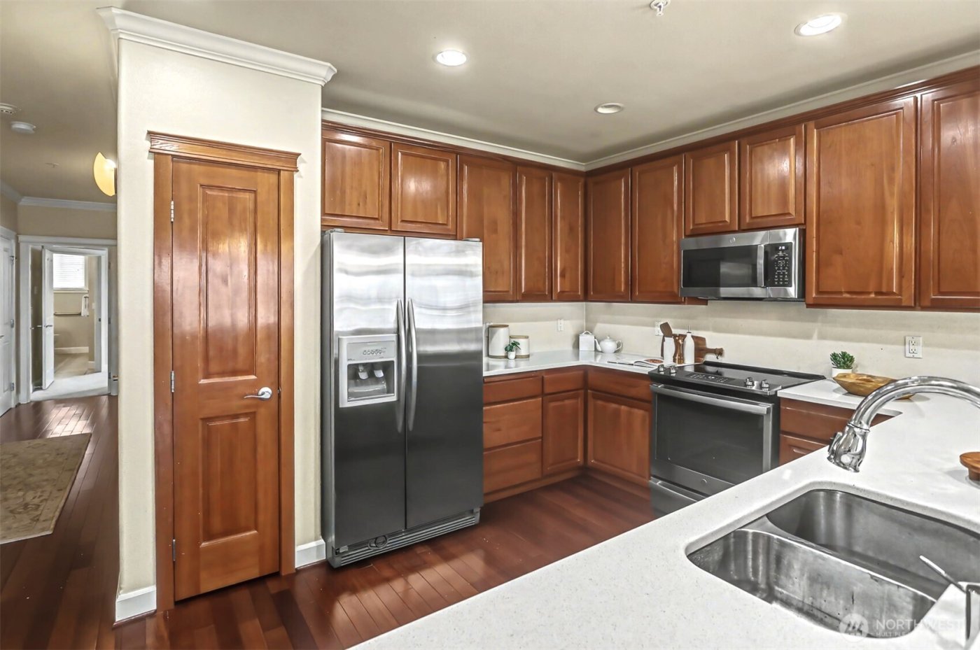 626 Glen Street #201, Edmonds, WA 98020