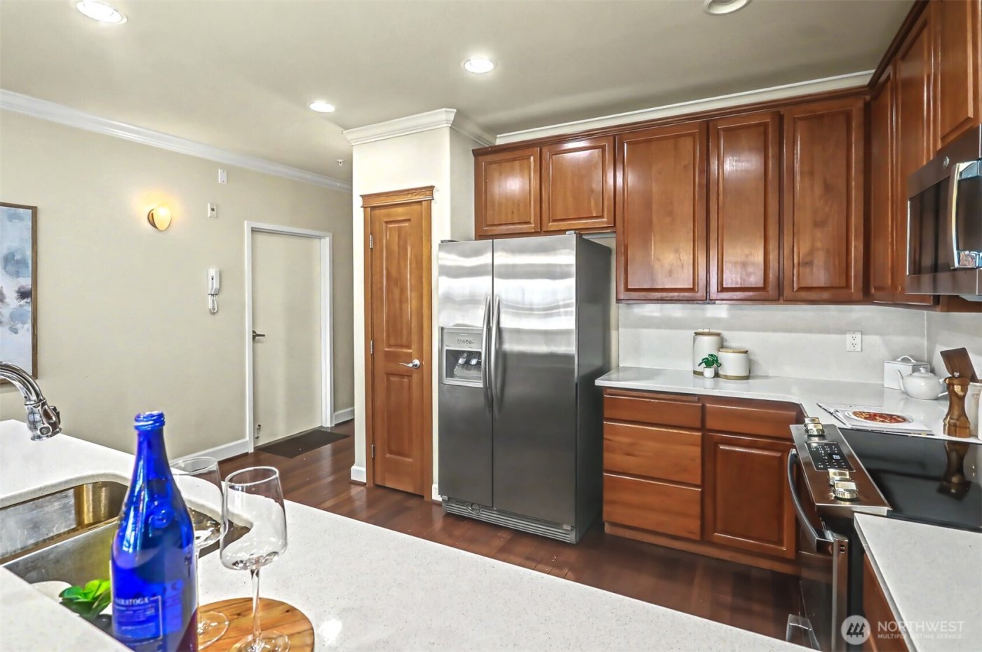 626 Glen Street #201, Edmonds, WA 98020