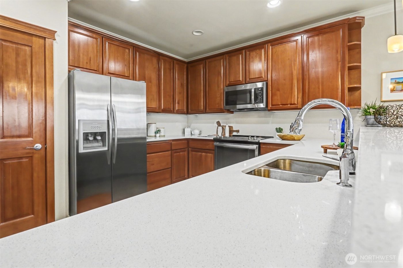 626 Glen Street #201, Edmonds, WA 98020