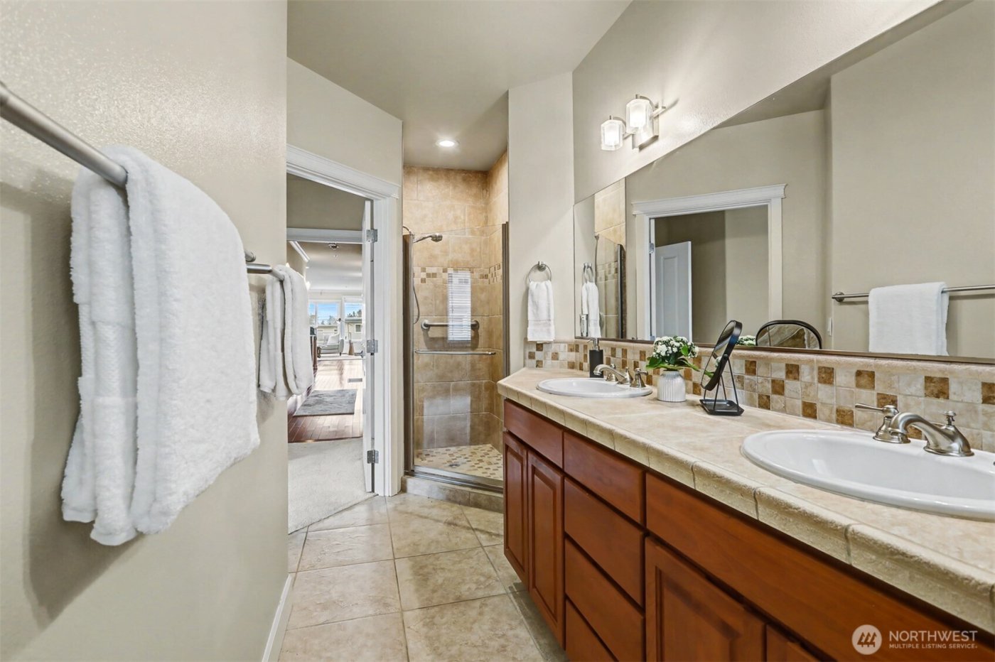 626 Glen Street #201, Edmonds, WA 98020