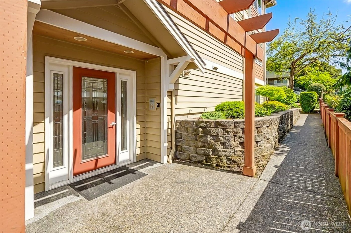 626 Glen Street #201, Edmonds, WA 98020