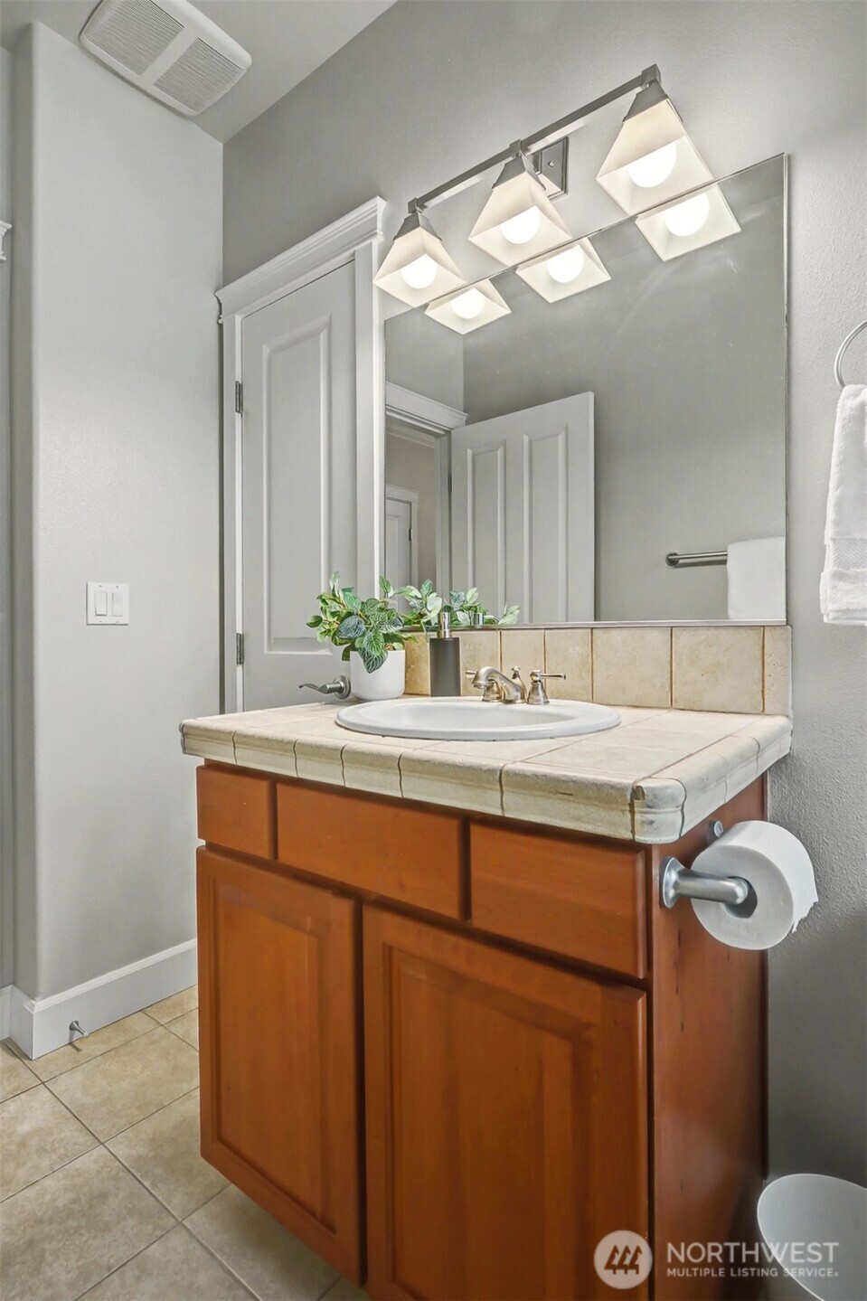 626 Glen Street #201, Edmonds, WA 98020