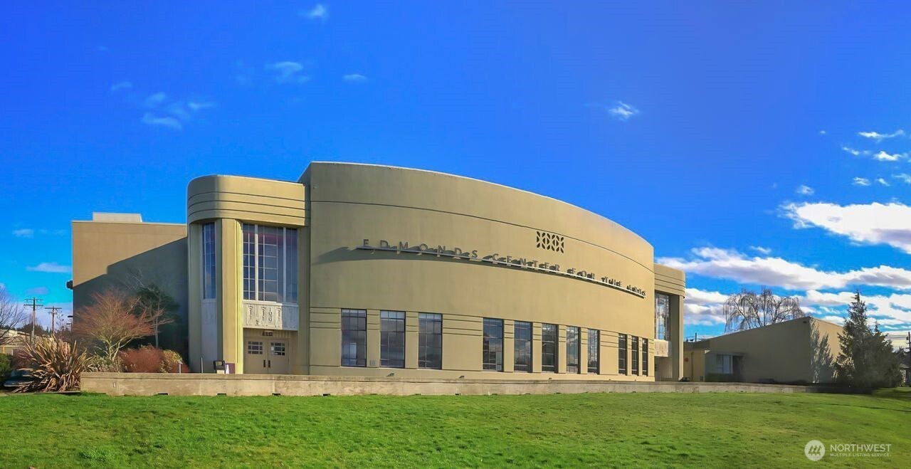 626 Glen Street #201, Edmonds, WA 98020