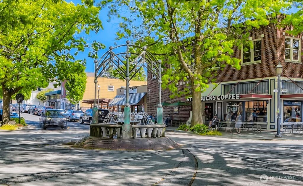 626 Glen Street #201, Edmonds, WA 98020