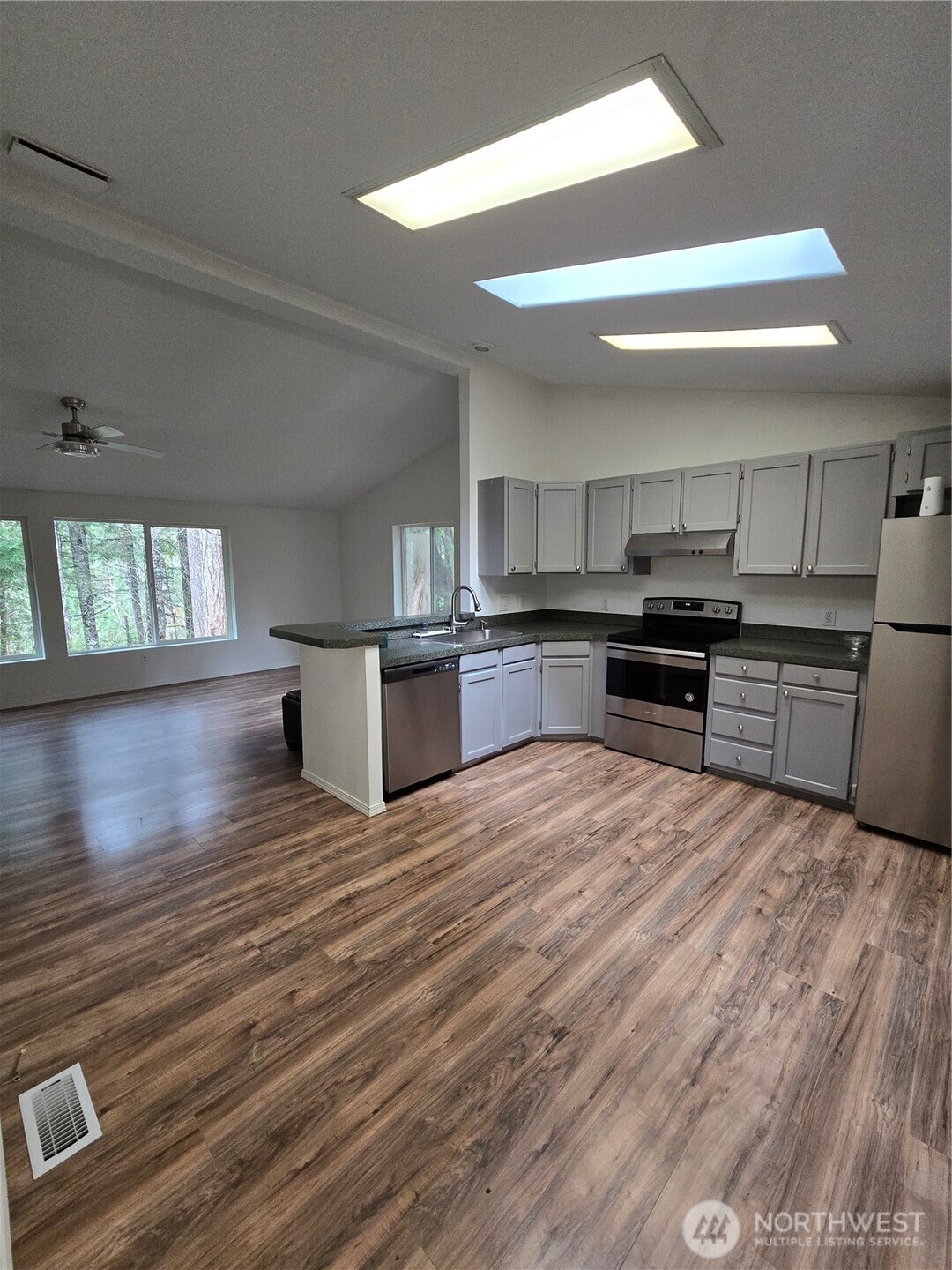 91 N Gadwall Place N , Hoodsport, WA 98548