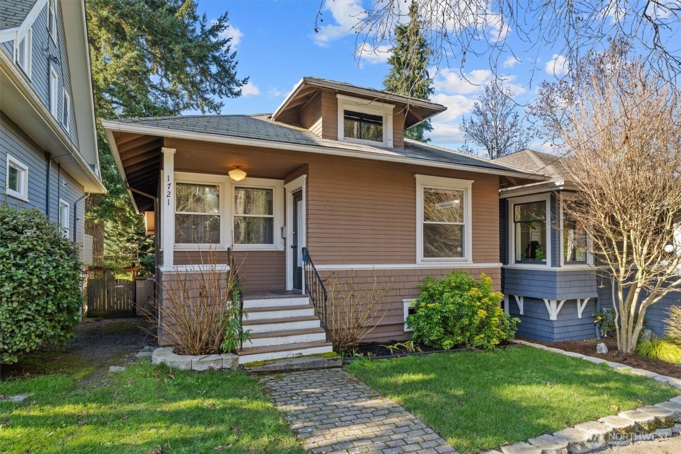 1721 3rd Avenue N, Seattle, WA 98109