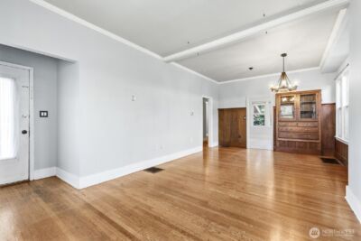 1721 3rd Avenue N, Seattle, WA 98109 - Photo 6