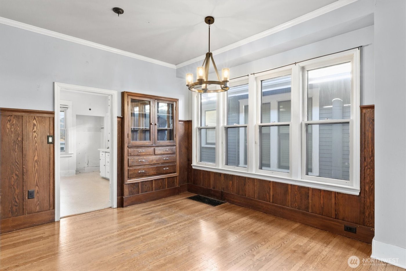 1721 3rd Avenue N, Seattle, WA 98109