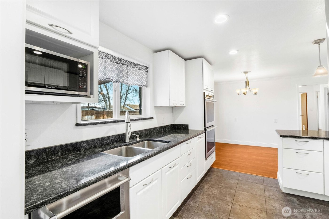 717 S Locust Lane , Moses Lake, WA 98837