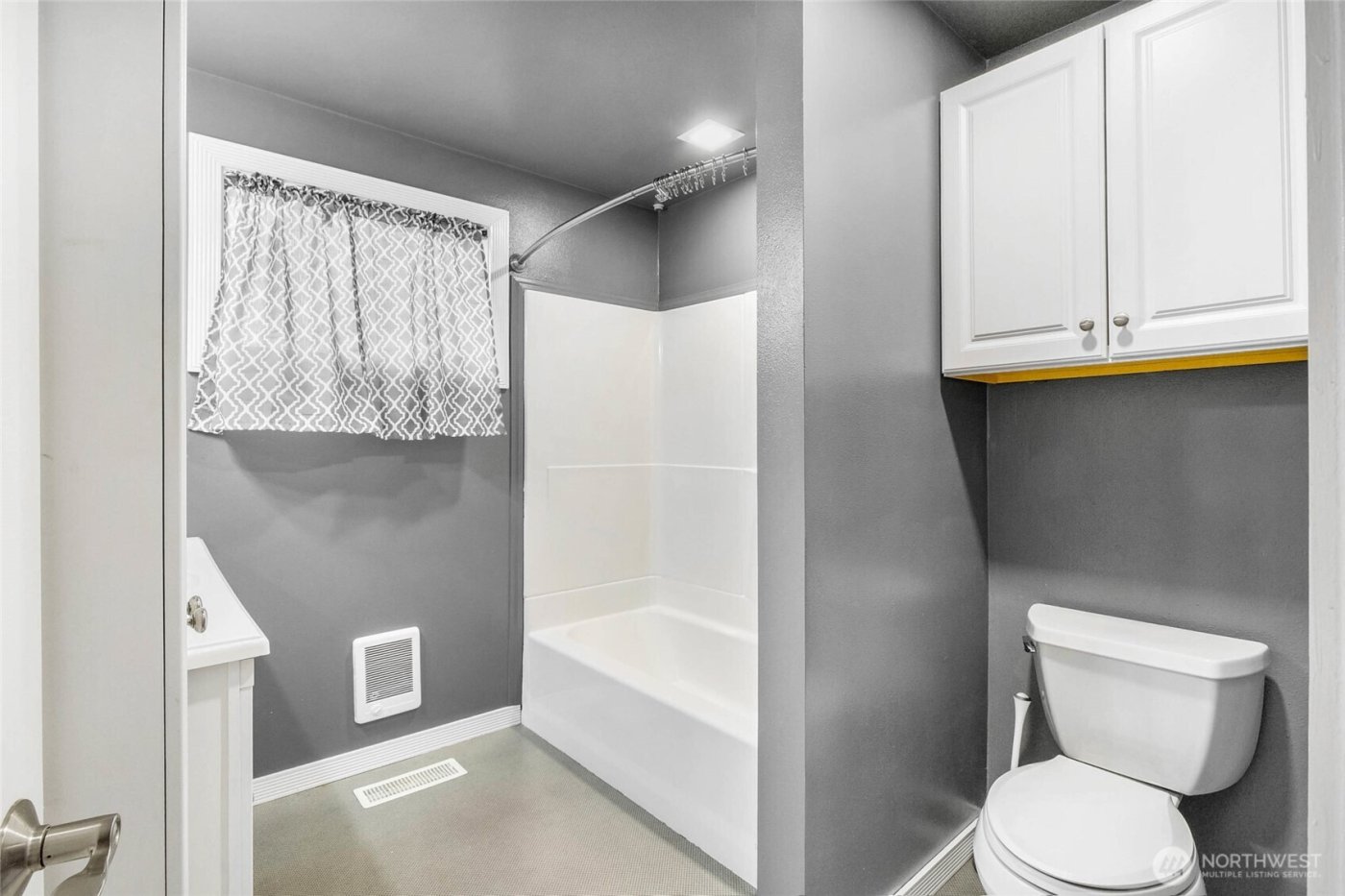 717 S Locust Lane , Moses Lake, WA 98837