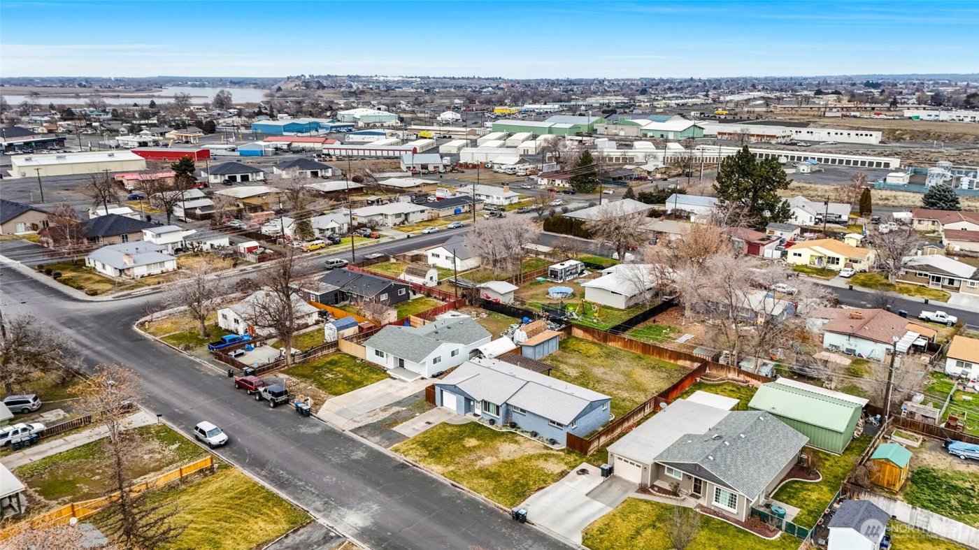 717 S Locust Lane , Moses Lake, WA 98837