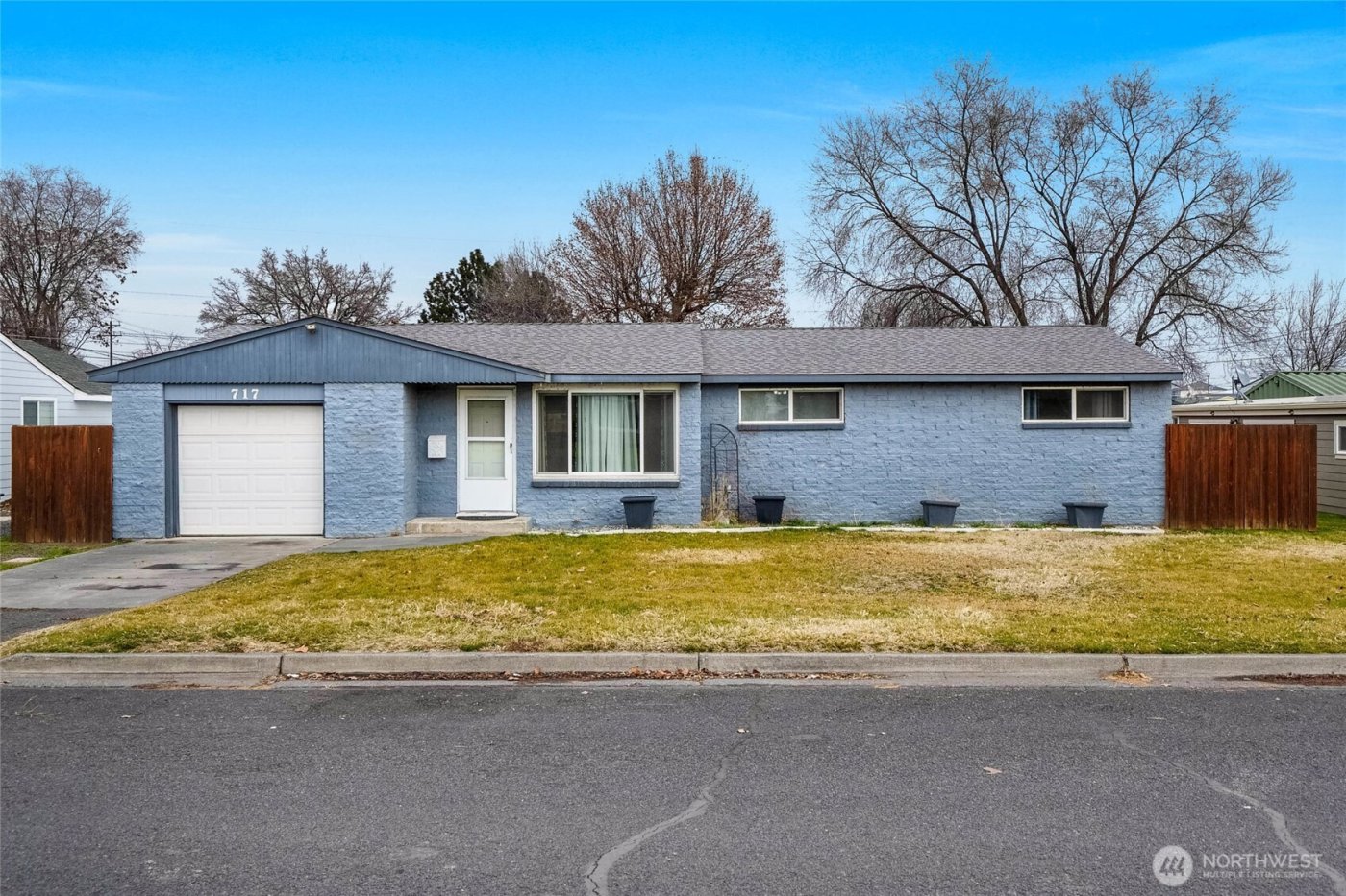 717 S Locust Lane , Moses Lake, WA 98837