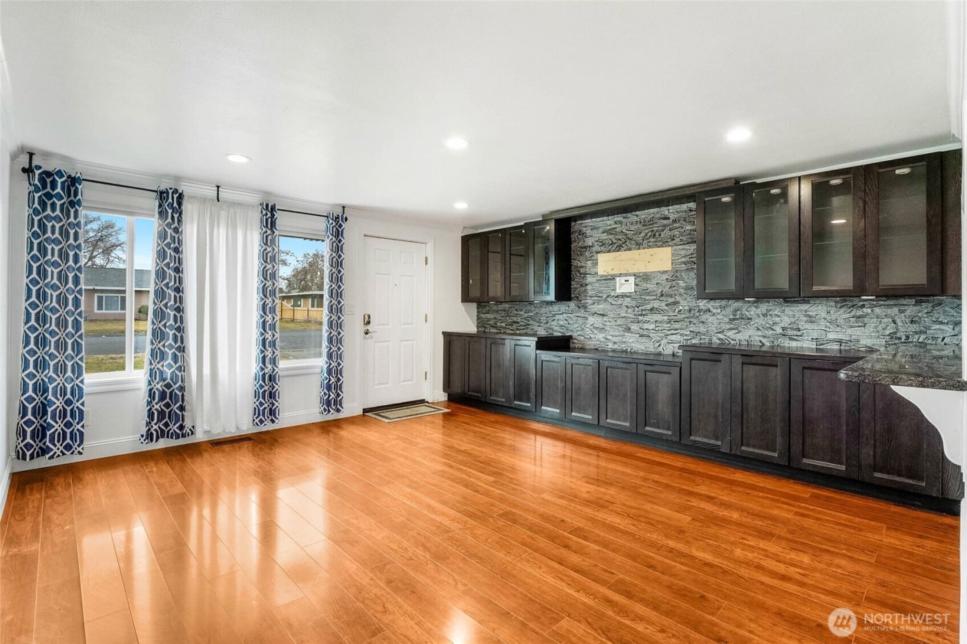 717 S Locust Lane , Moses Lake, WA 98837